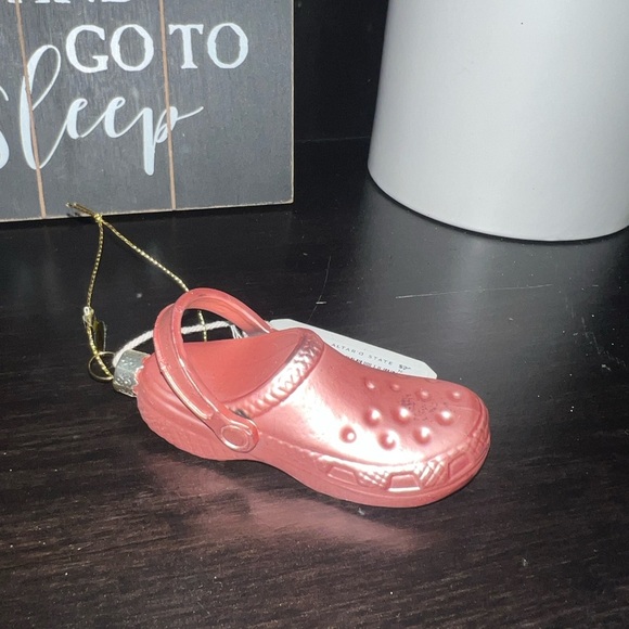 Croc Christmas Ornament NWT Altar’d State - Picture 5 of 6